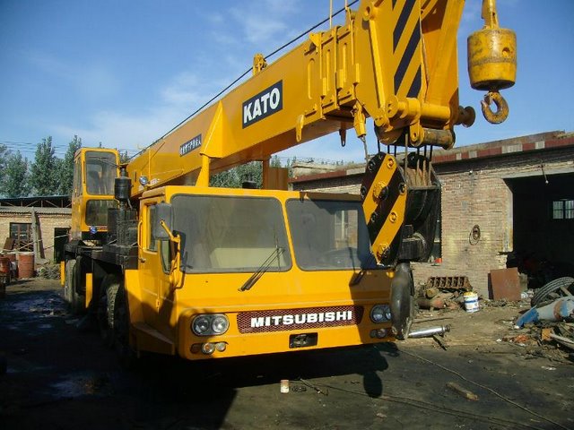 used Kato NK-450E 45 ton truck crane