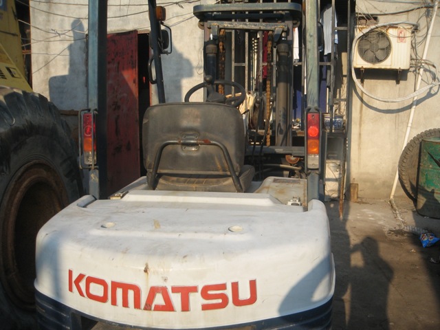 used KOMATSU 2.5 TON forklift