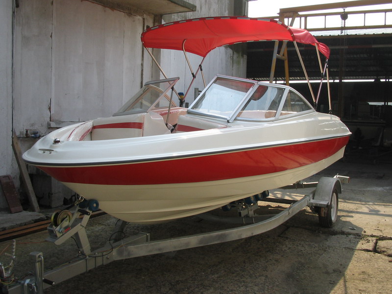 535 Bow Rider Motor Boat