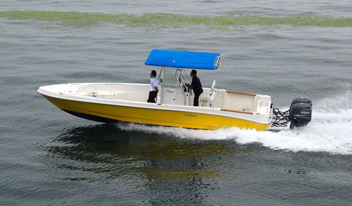 900 Fishing boat- center console