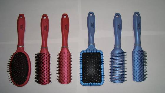 Plastic hair brush