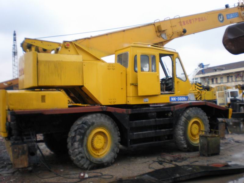 used KATO 30ton rough terrain crane 