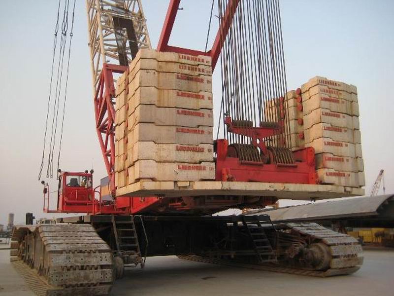 used libeherr 550ton crawler crane 