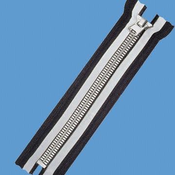 D11 Plastic Zippers with Sundry Pullers Offered