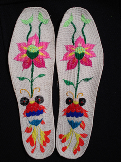 Handicraft (embroidery insole)