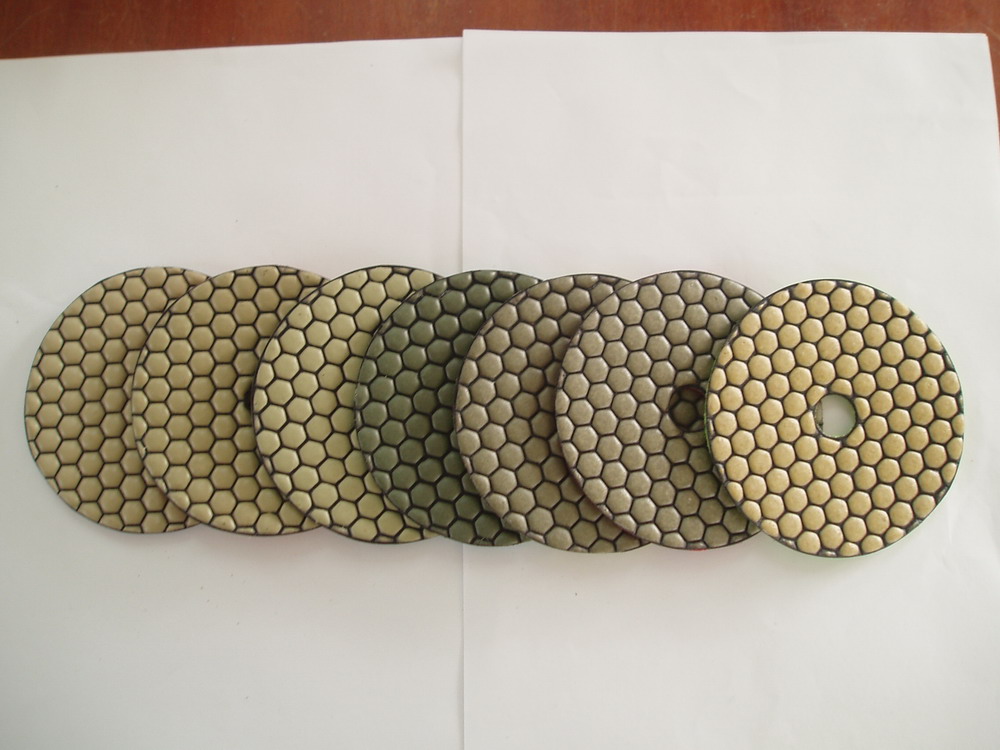 Dry polishing pad