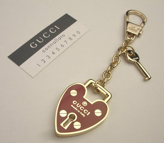 g red heart and key charm with clip 153232