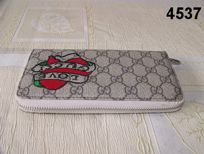    GUCCI wallet 