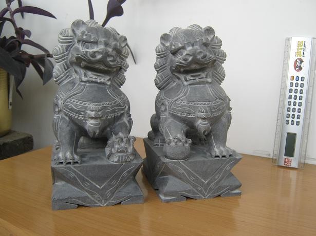 Handicraft stone lions town house