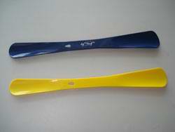 PLASTIC SHOE HORN