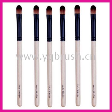 Eye shadow brush