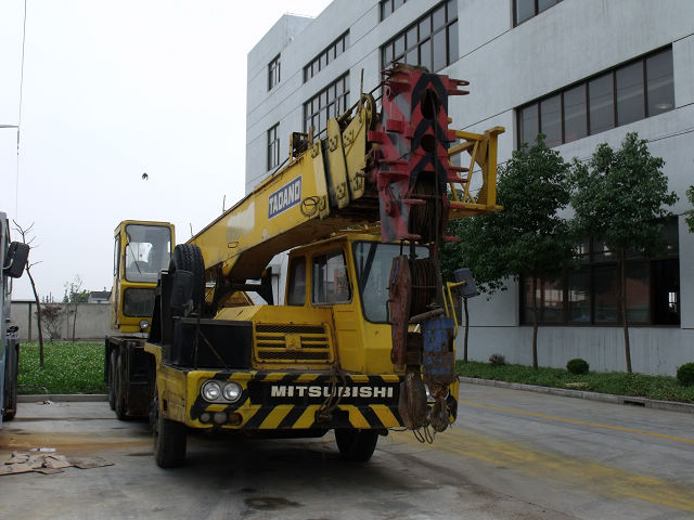 Used 25 Ton Tadano Truck Crane TL250E