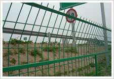 wire mesh fence