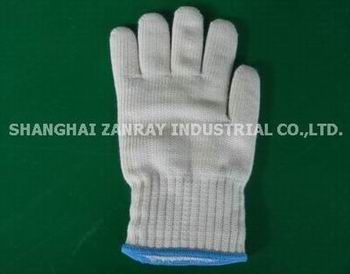 Thermal resistant gloves, oven gloves