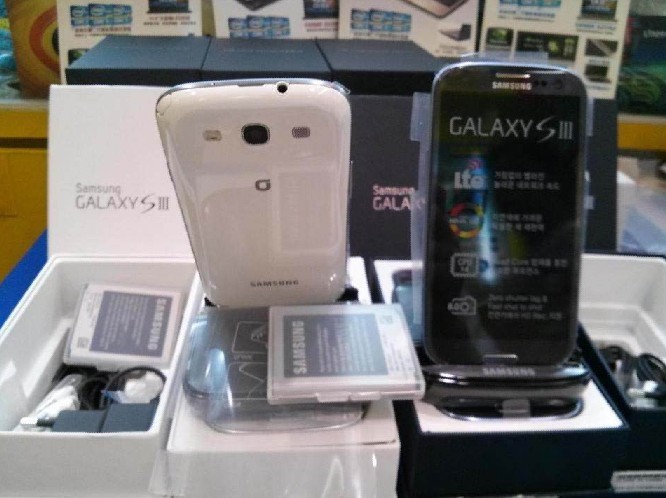 I9300 Galaxy S III Quad-core 1.4 GHz Android 4.0 W