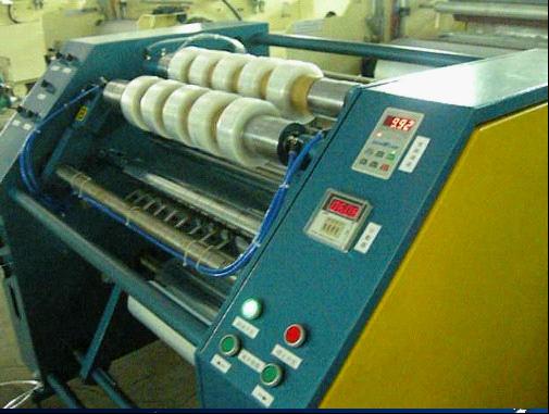 Stretching film slitting machine