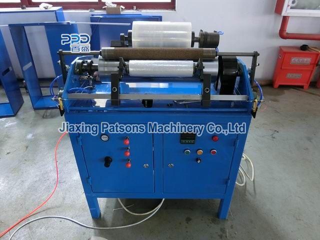 Loose cling film roll rewinding machine