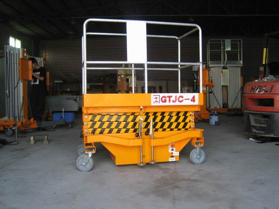 Manual Scissor Lift