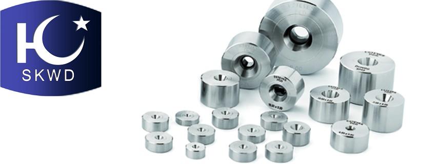 Synthetic single crystal diamond wire dies 