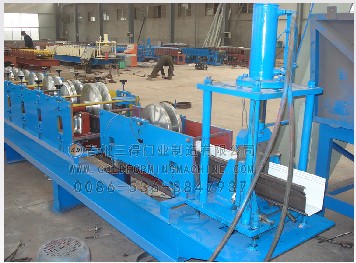 K-shaped gutter roll forming machine