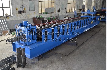 Highway guardrail roll forming machine