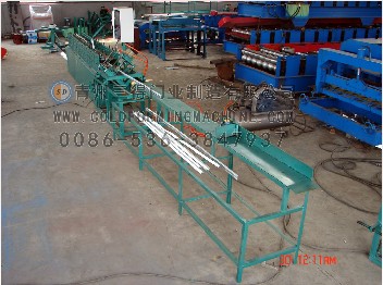 T-shaped keel roll forming machine