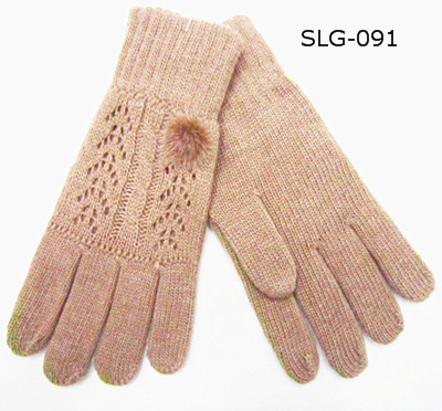 Women& acute;s knitted wool gloves