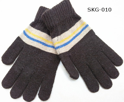 Men& acute;s knitted wool gloves