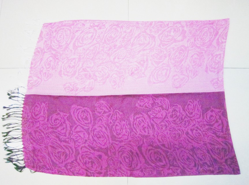 Women& acute;s rose scarf tippet
