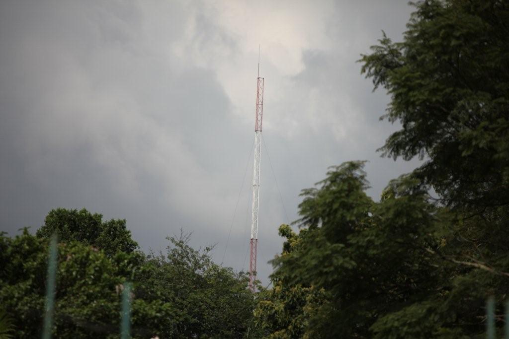 Guyed tower