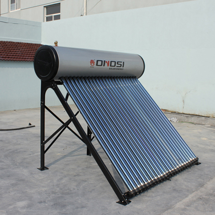 Integrated pressure solar water heater with heat pipe