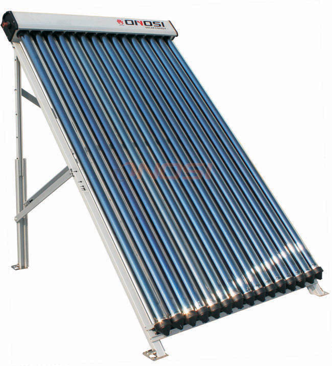 Pressurized solar collector with heat pipe