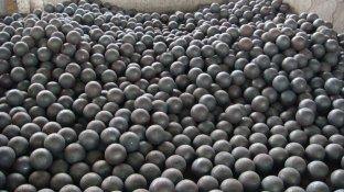 Cr5, Cr8 Dimensions Low Cr Iron Cast Steel Balls With Cylpebs HRC47-55 DF059
