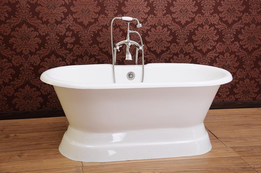 Double ended pedestal bathtub