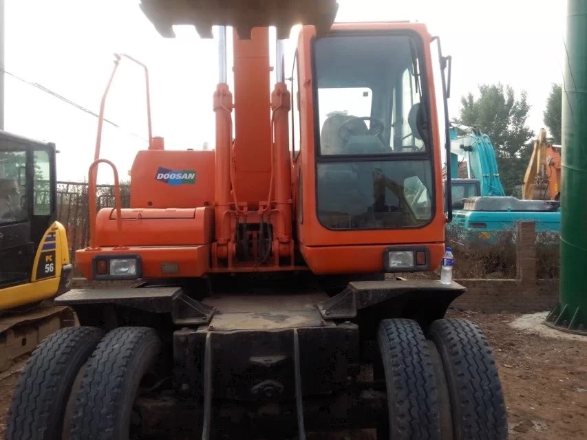 Doosan Used Wheel Excavator (DH140W)