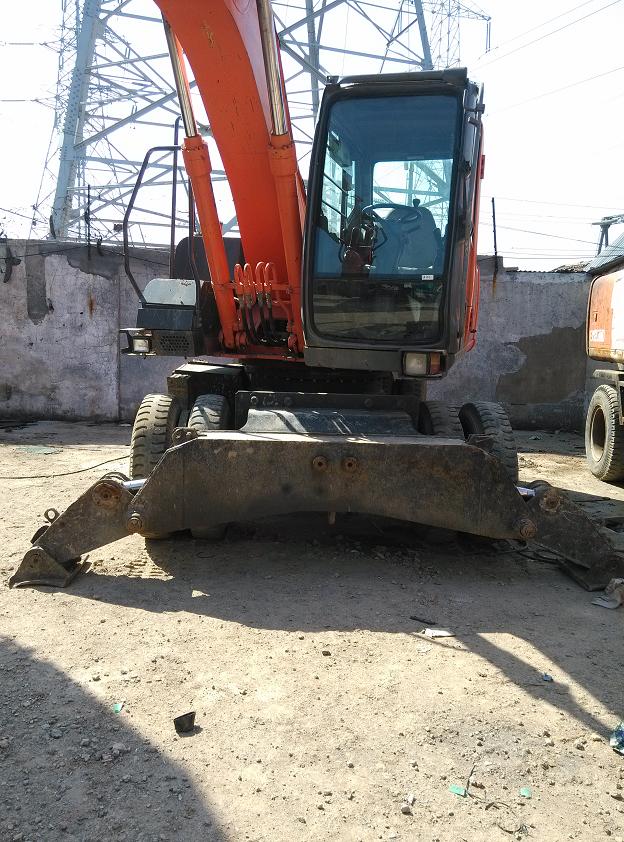 Hitachi Used 20 Ton Wheel Excavator (ZX200W)