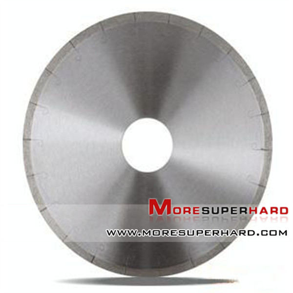 Diamond cutting saw blade