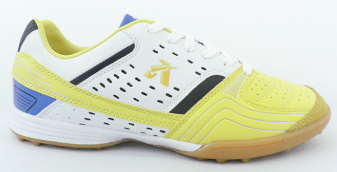 Bright Colored Indoor Outdoor Soccer Shoes Spring Water Proofing For Men