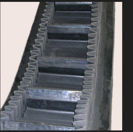 EP200 corrugated sidewall conveyor belt with fabric reinforenced