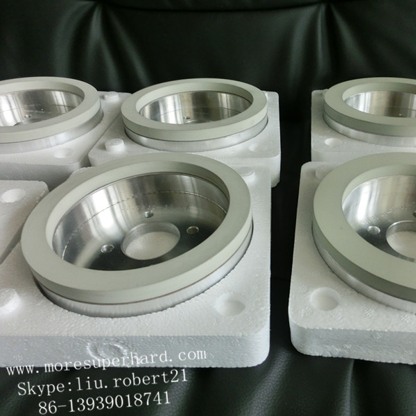 Vitrified diamond grinding wheel for sharpening carbide tools