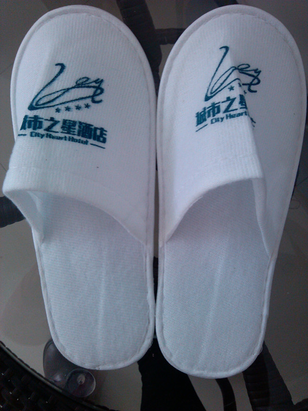 Non-woven Slipper    amy@hebeichenxiao.com