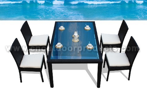 Outdoor Rattan Dining Tables and Chairs