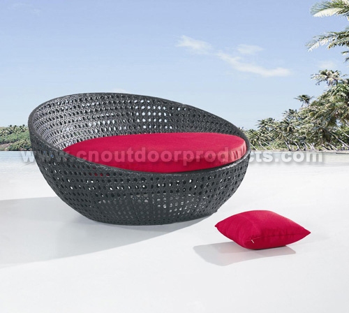Modern Outdoor Wicker Lounge Chair
