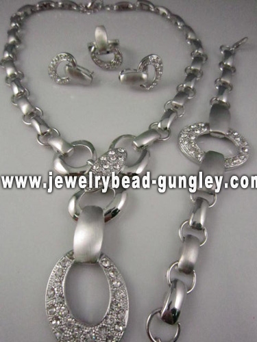 Beautiful gold plating jewelry set promotion