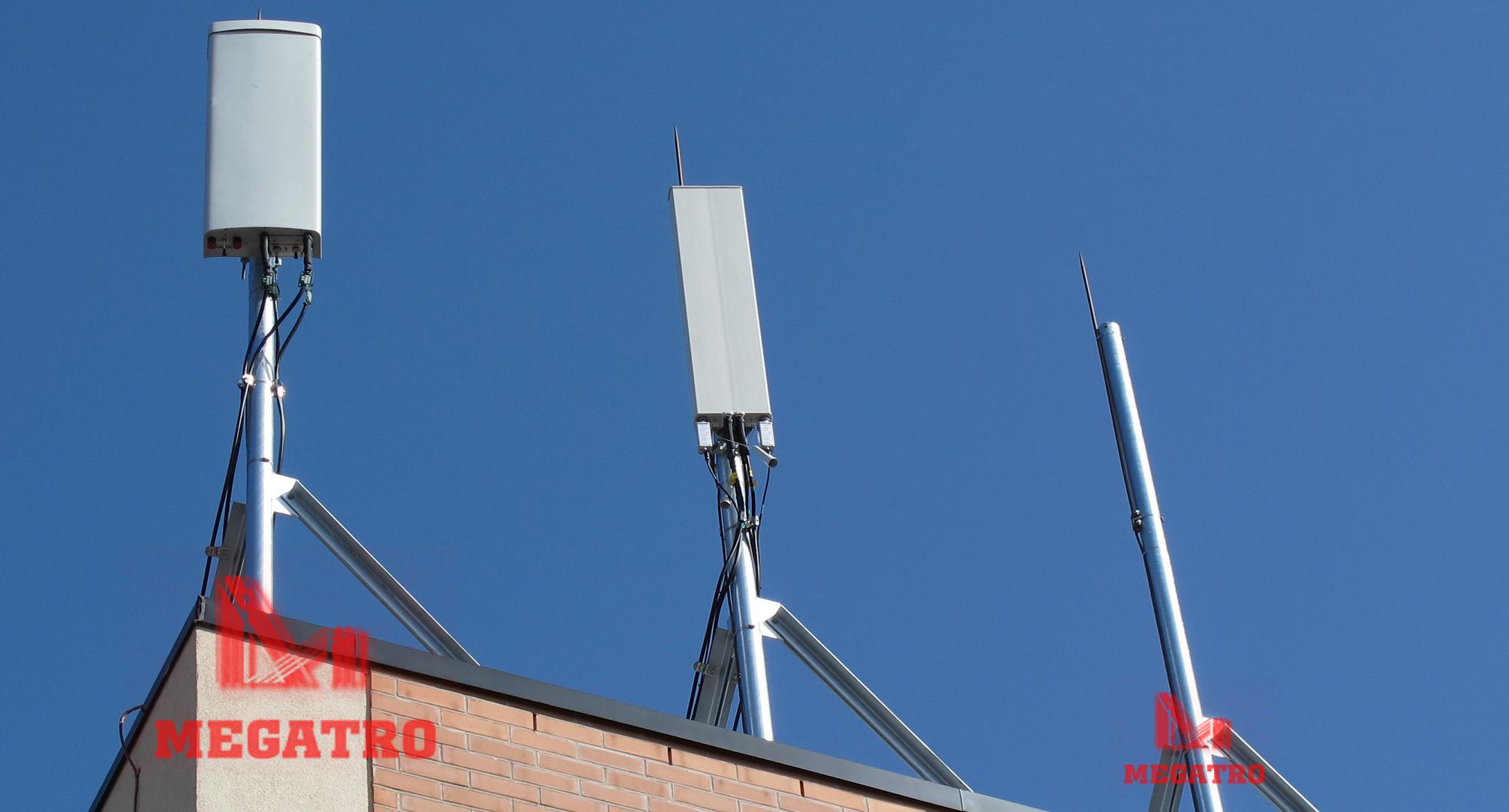 Mounting pole for telecom antenna