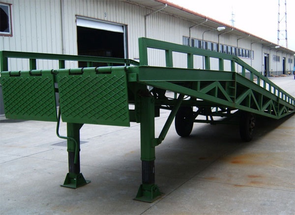 Hydraulic mobile yara ramp