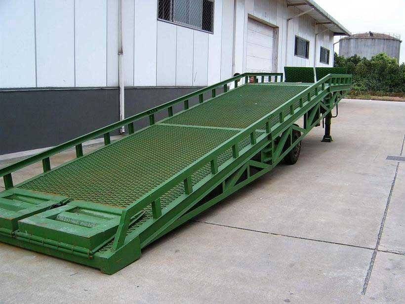 Mobile yard ramp