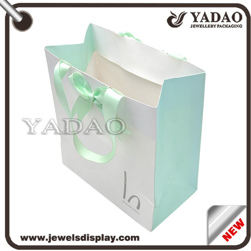Luxury paper shopping bag feshion customized paper gift bag
