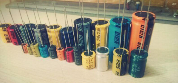 450V 4.7μF 10*9mm -20％-+20％ Radial miniature aluminum electrolytic capacitor 6000hours 