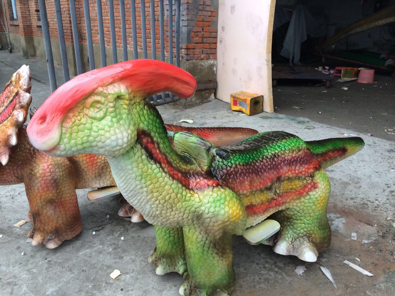 high quality mechanical fiberglass carnotaurus dinosaur